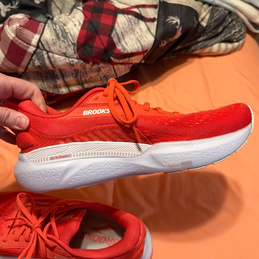 BROOKS SHOES - Picture 5 of 9